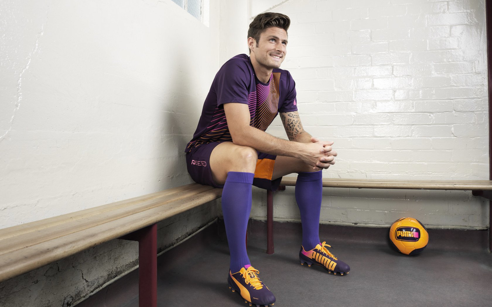 湖人球员恋情曝光 内线爱情大戏引热议，nba湖人队球员